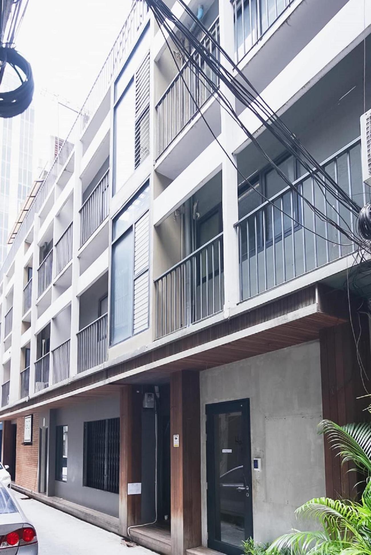 X Go Inn Silom Road -Bts Saint Louis 曼谷 外观 照片